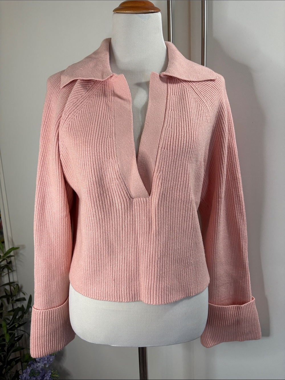 L'Academie Blush Pink Ribbed V‑Neck Sweater M
